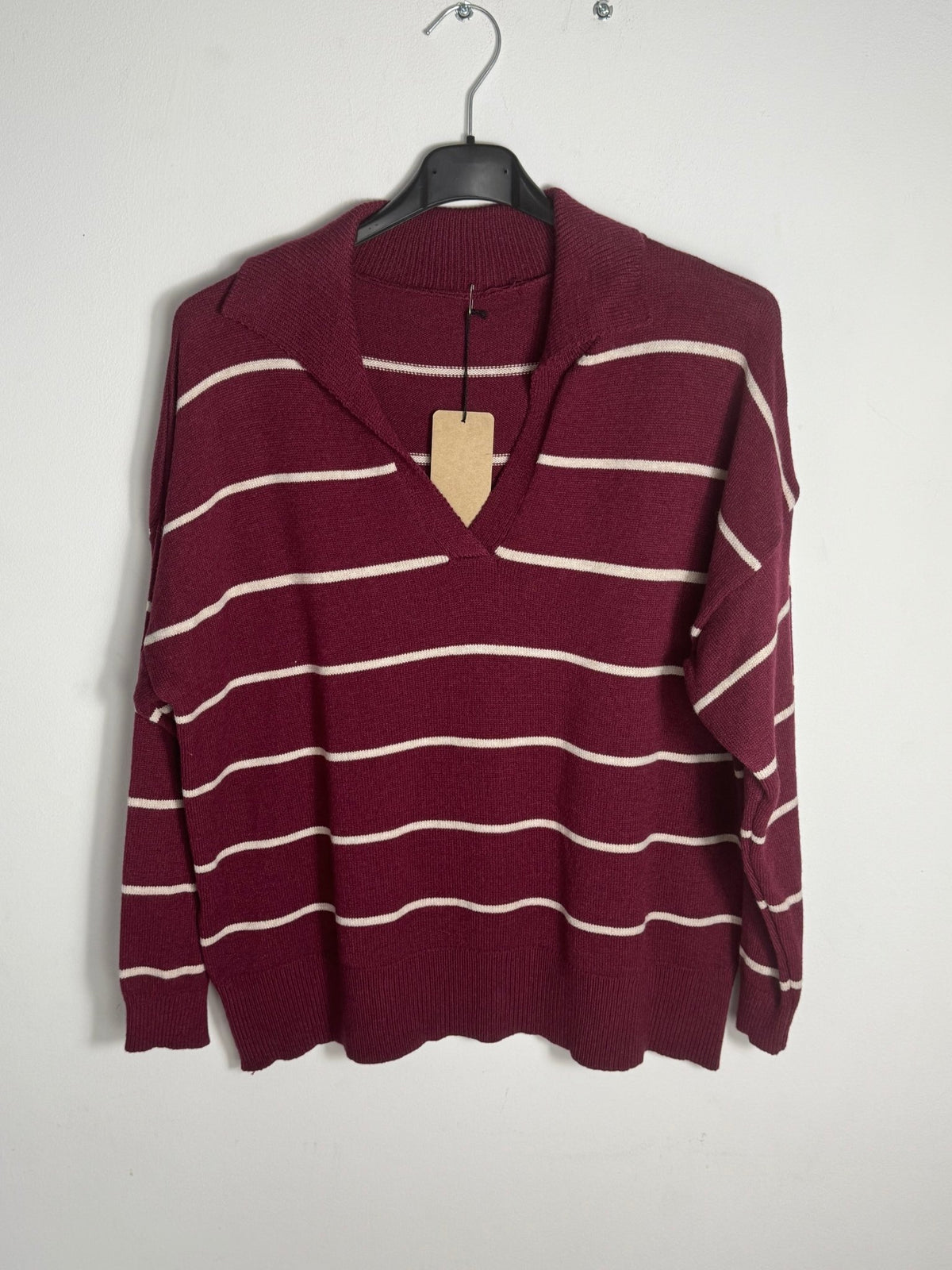 Pull marinière bordeaux à col polo ouvert, vue de face