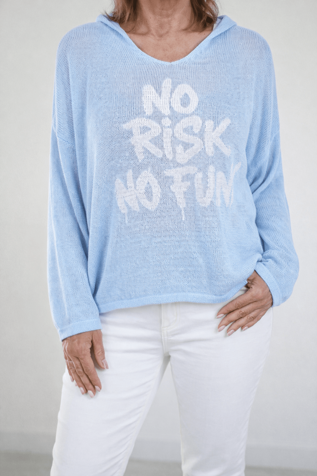 Pull léger bleu ciel No Risk No Fun en maille avec capuche coupe ample