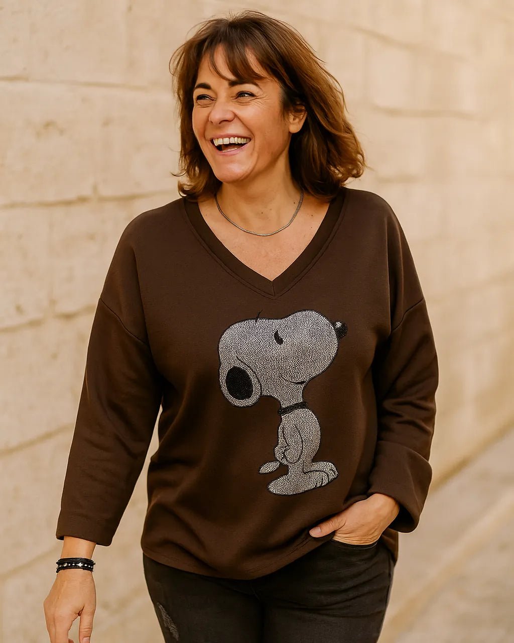Pull Shiny Pup : détail de la coupe ample et du dos long