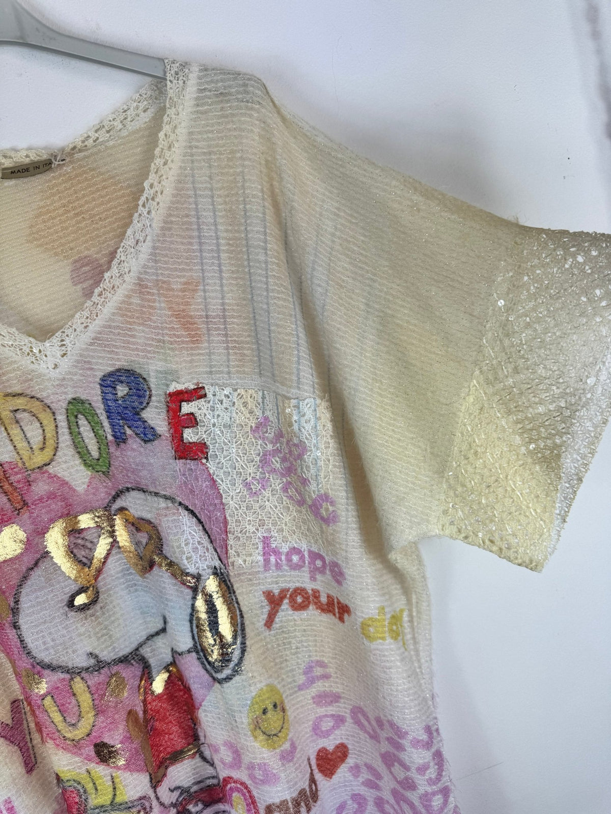 Pull Snoopy Hope : détail du motif coloré