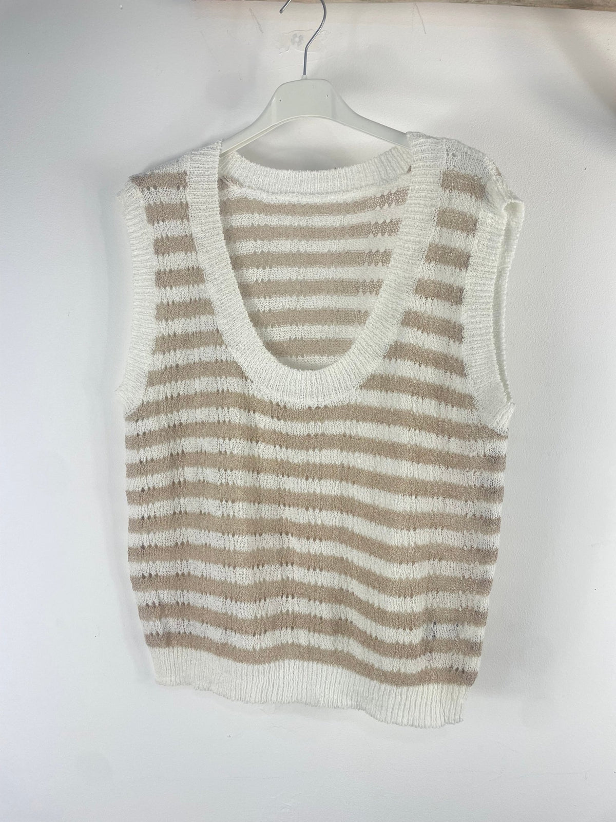 Haut femme rayé en maille avec 20 pour cent lin, coupe sans manches et présentation sur cintre, vue complémentaire 2