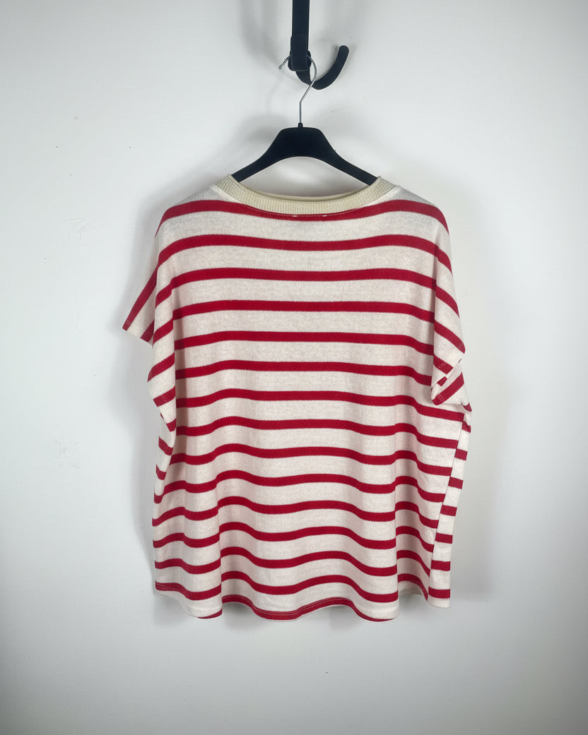 Pull Vintia rouge femme à rayures avec fleurs brodées, fils dorés et col pailleté, vue de dos
