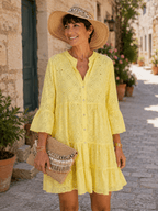 Robe jaune femme en broderie anglaise avec coupe fluide, coloris lumineux
