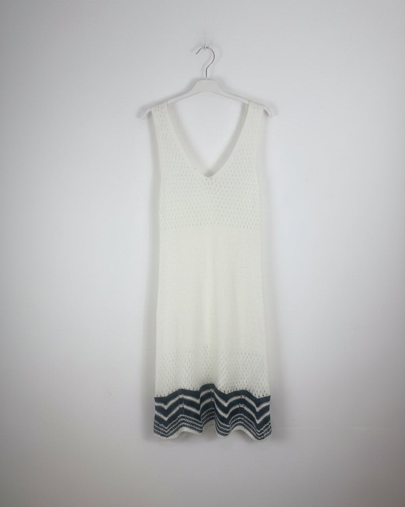 Robe bohème blanche et noire sans manches femme look été chic taille unique