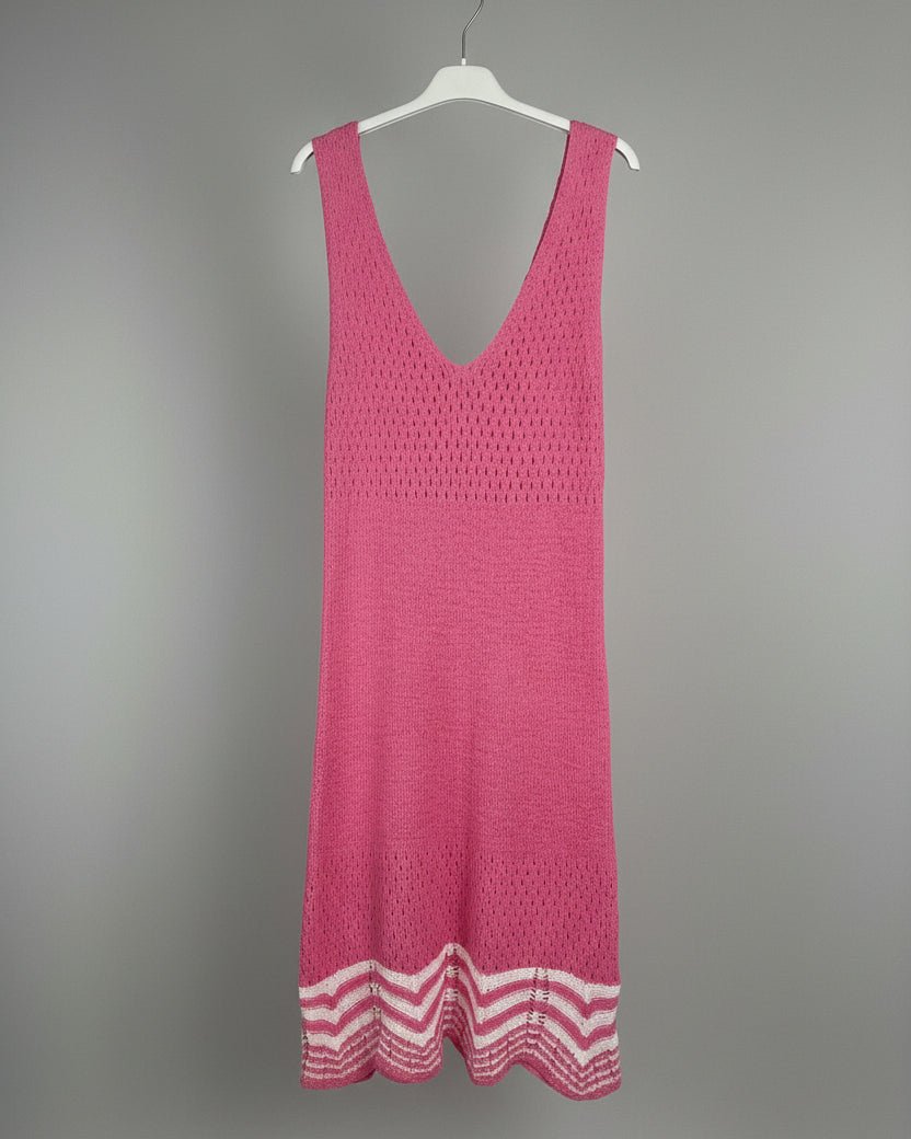 Robe boho chic fuchsia femme sans manches avec détails crochet été