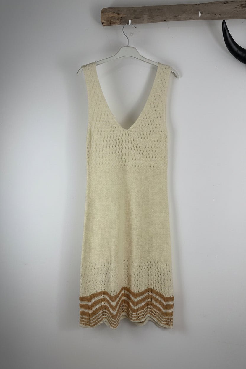 Robe bohème écru femme en crochet léger avec détails camel style été chic