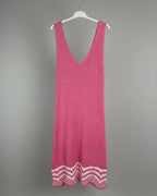 Robe boho chic fuchsia femme sans manches avec détails crochet été