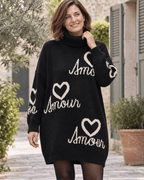 Robe-pull Amour noire à col roulé et motifs cœurs écrus