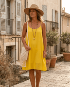 Robe Calista jaune à fines bretelles, vue portée