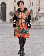 Silhouette entière en robe Frida avec collants et bottines noires