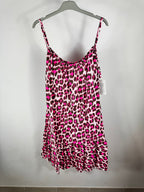 Robe légère en gaze de coton motif léopard noir et fushia sur cintre