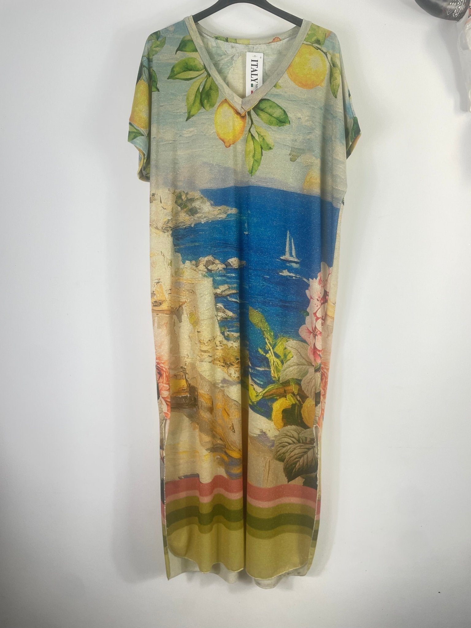 Robe longue Capri femme imprimé Méditerranée avec citrons, mer bleue et lurex doré, vue de face