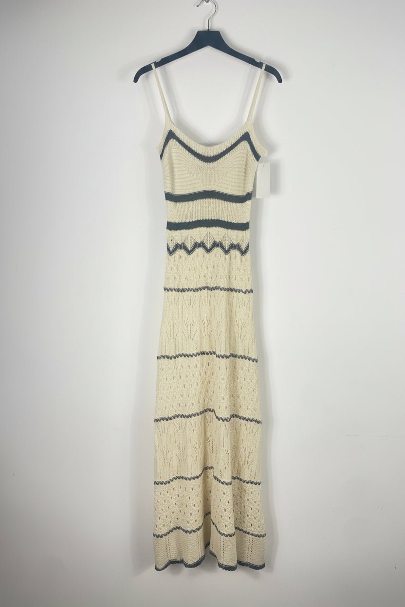 Robe longue Naïa écrue en maille ajourée, vue de face