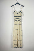 Robe longue Naïa écrue en maille ajourée avec fines bretelles et rayures contrastées, vue de face
