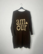 Robe pull AMOUR femme en maille, col V, coupe droite, coloris kaki, noir ou chocolat, longueur midi, style cosy chic