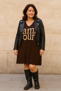 Robe pull AMOUR femme en maille, col V, coupe droite, coloris kaki, noir ou chocolat, longueur midi, style cosy chic