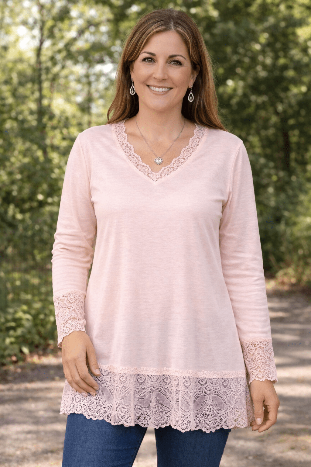 Rouleau Sous-pull femme dentelle rose pale col V chic et confortable