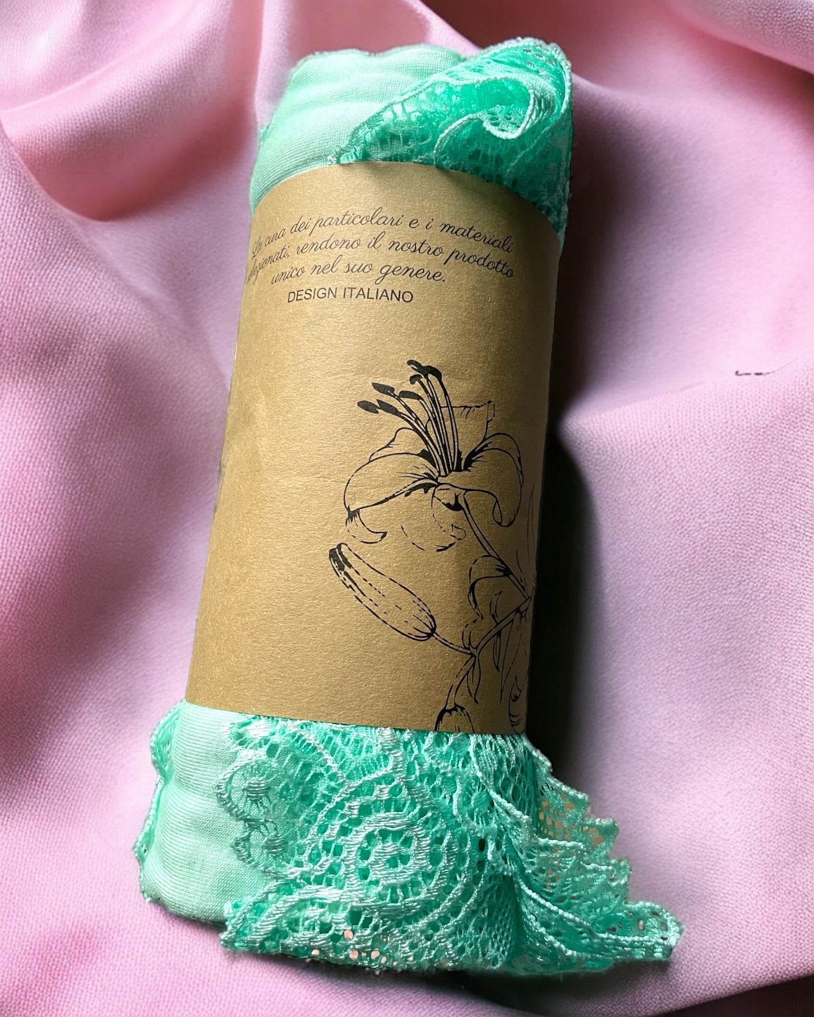 Sous-pull femme dentelle couleur vert d'eau col V chic et confortable