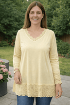 Sous-pull femme dentelle jaune col V chic et confortable
