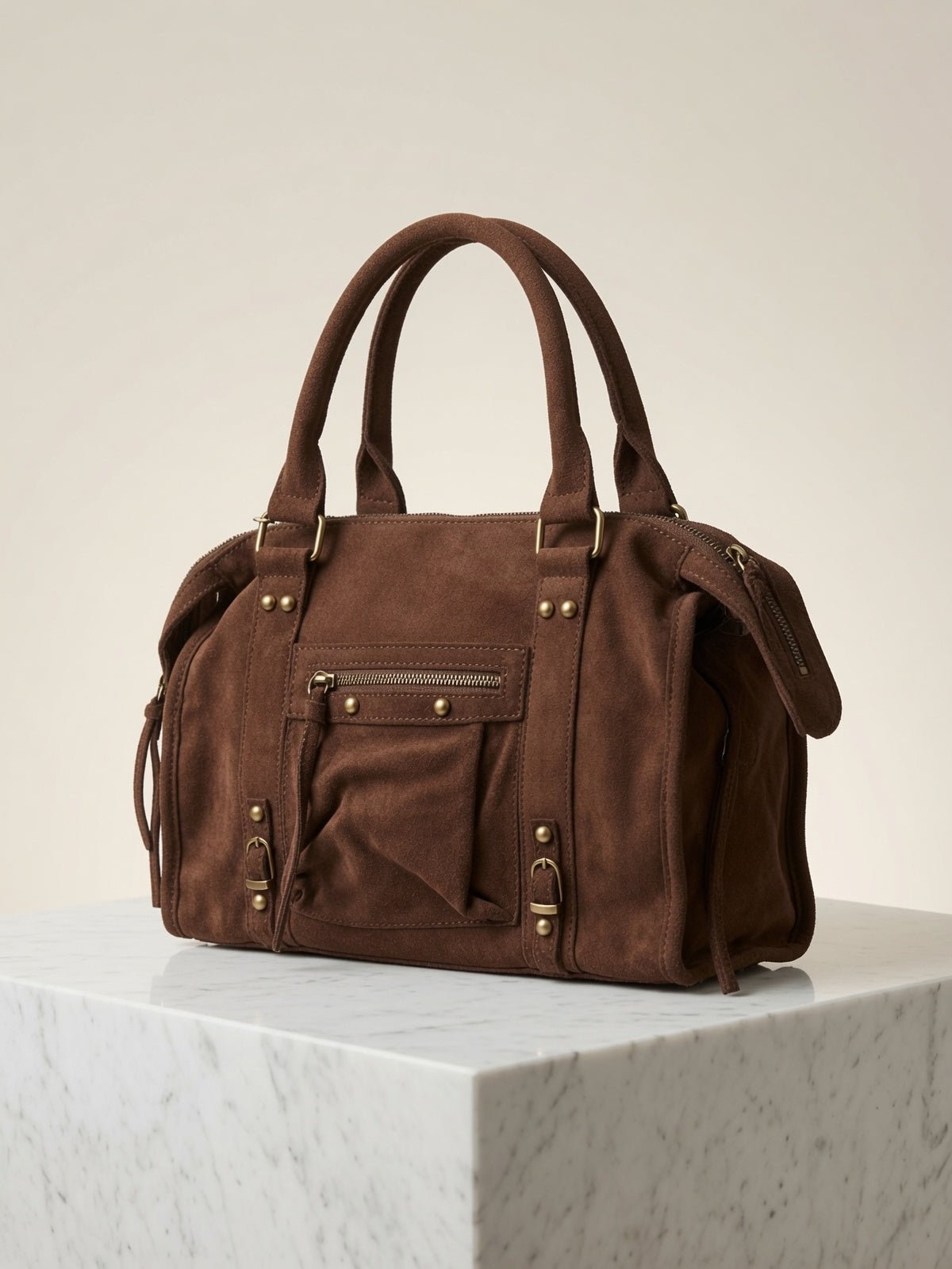 Sac Andréa Massi chocolat effet daim, vue de trois quarts