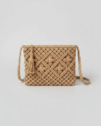 Sac macramé bohème camel , tressage travaillé et pompon, fond blanc – Mam's Ailes