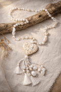 Sautoir Cœur Bohème blanc avec pompons et coquillages