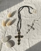Sautoir Croix Perles Verre & Strass — Noir ou Blanc - Mam’s Ailes