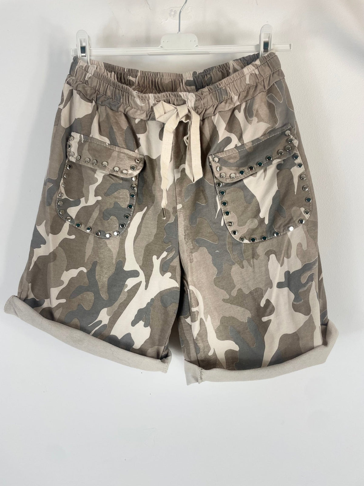 Short Camo Rebel taupe à taille élastique, vue de face