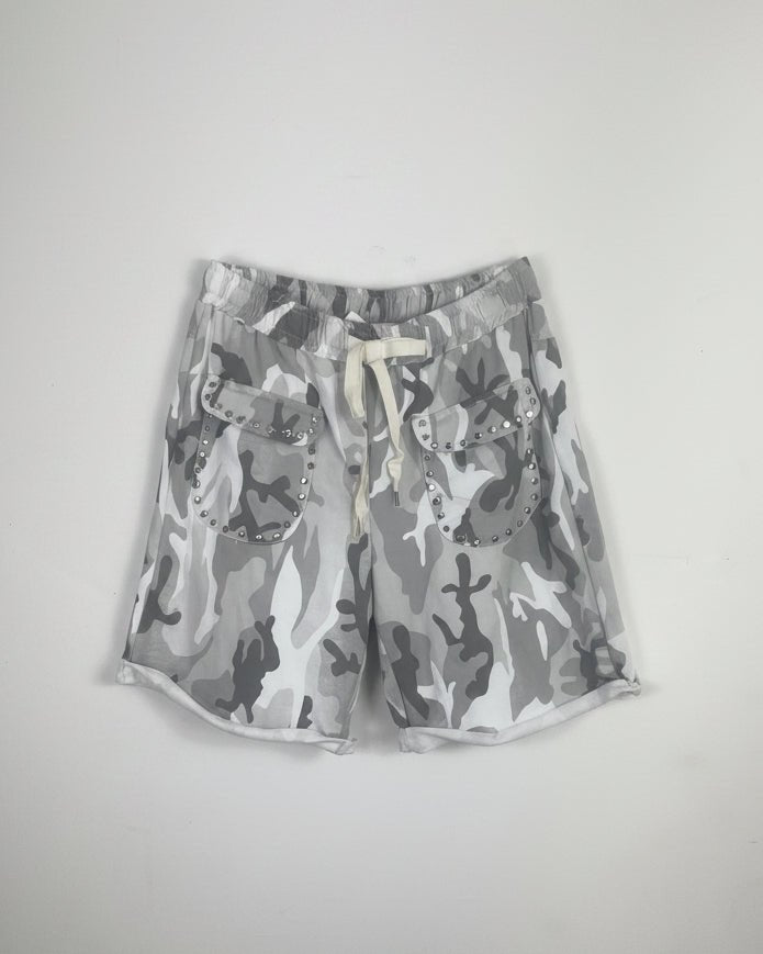 Short Camo Rebel gris à poches strassées, vue de face