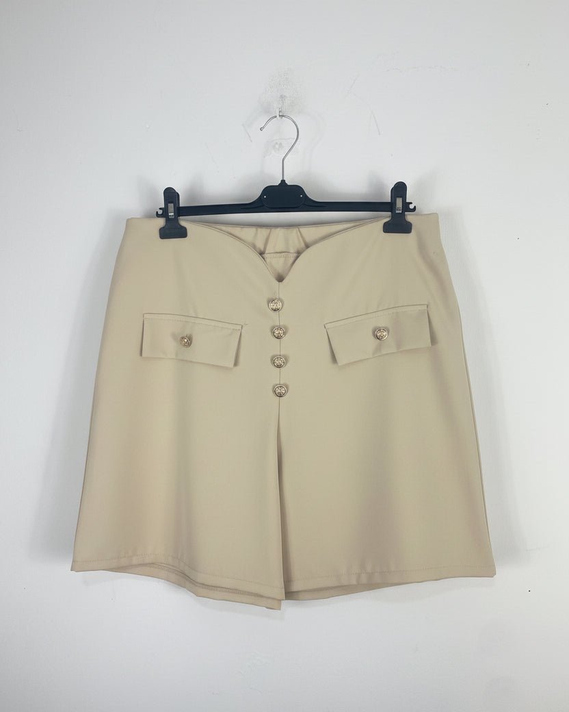 Short Lora avec taille 84–96 cm et hanches 104 cm