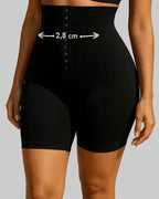 Short taille haute : détail du système d’agrafes