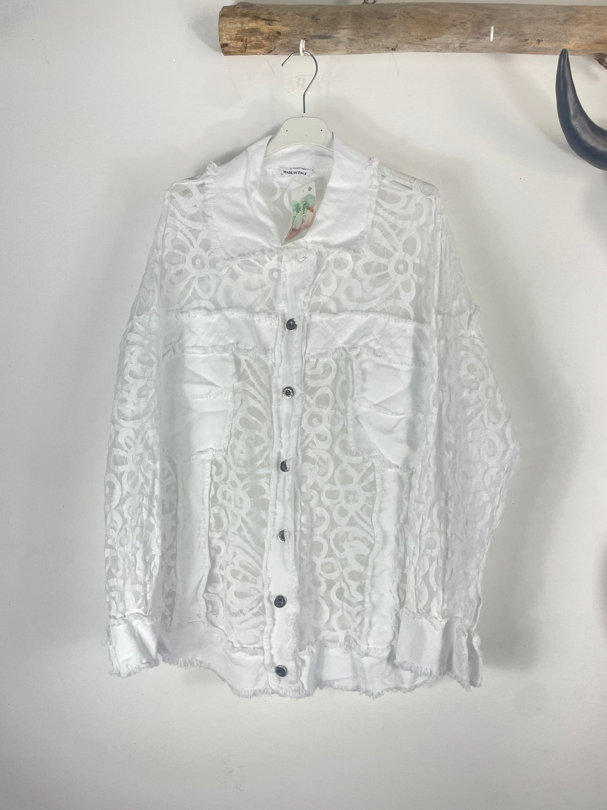 Surchemise Alba blanche femme en coton et dentelle ajourée, coupe légère