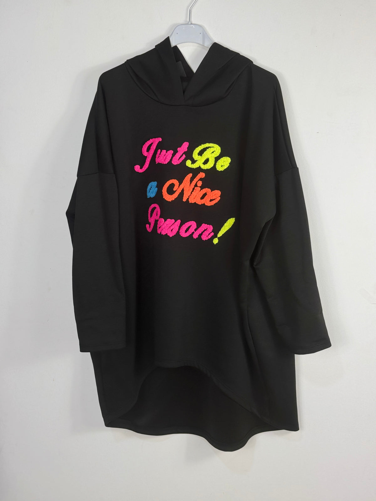 Sweat long Morgane vue sur cintre, couleur noir