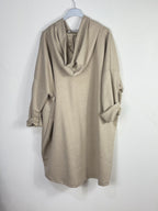 Sweat long Morgane vue sur cintre, couleur beige vue de dos
