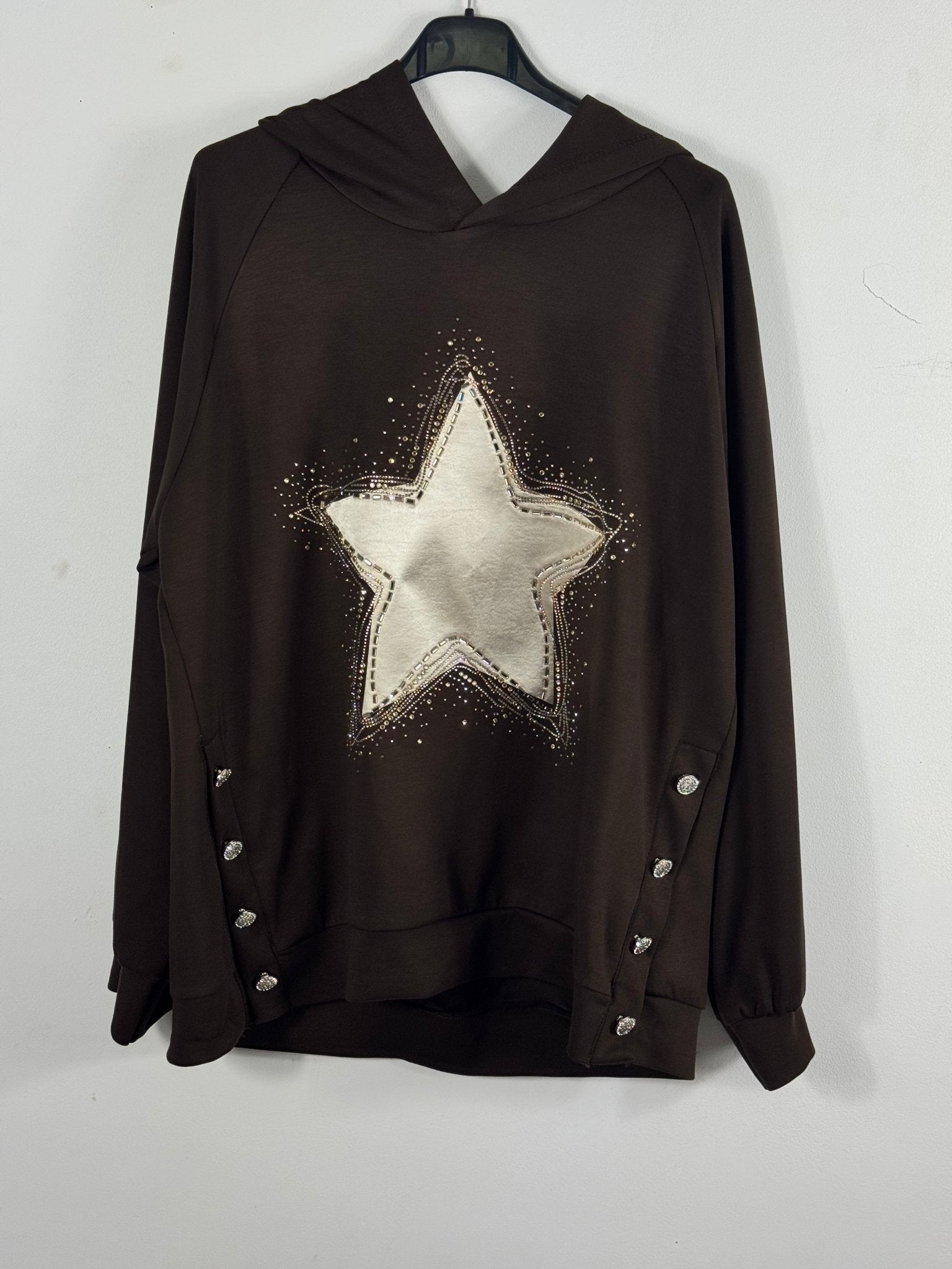 Sweat Luce chocolat à capuche avec grande étoile dorée et strass, vue de face