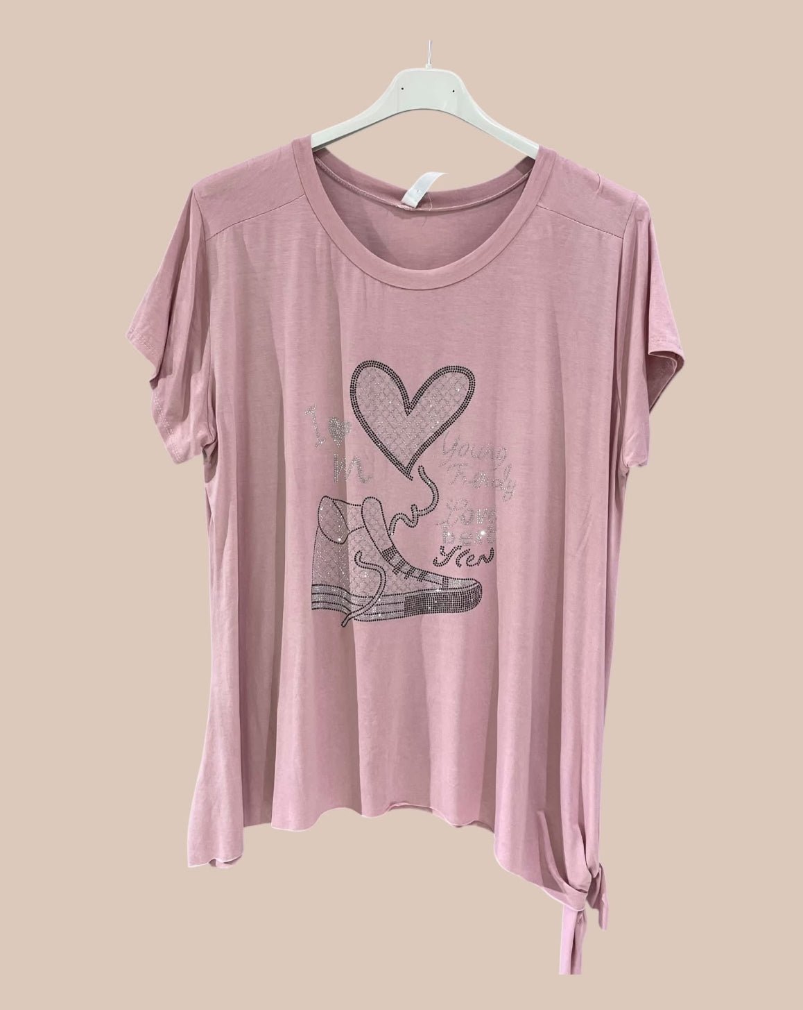 T-shirt Asymétrique Sneakers Cœur Strass — Young Trendy 36 - 50 Made in Italy - Mam’s Ailes