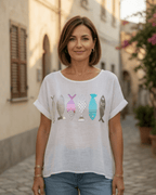T-shirt blanc femme en voile de coton avec poissons argentés et colorés, vue de face