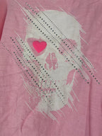 Détail du motif tête de mort strassée sur le tee-shirt Lino femme Made in Italy