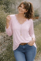Top bohème rose pâle à dentelle ajourée