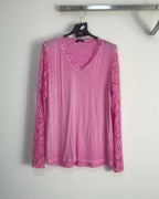 Top bohème rose vif à dentelle, vue de face
