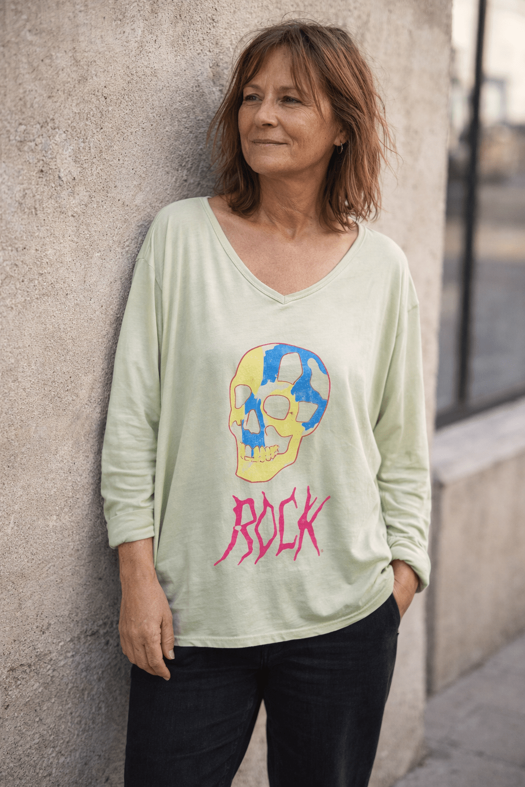 T-shirt Rock Skull vert d’eau à motif coloré, vue portée