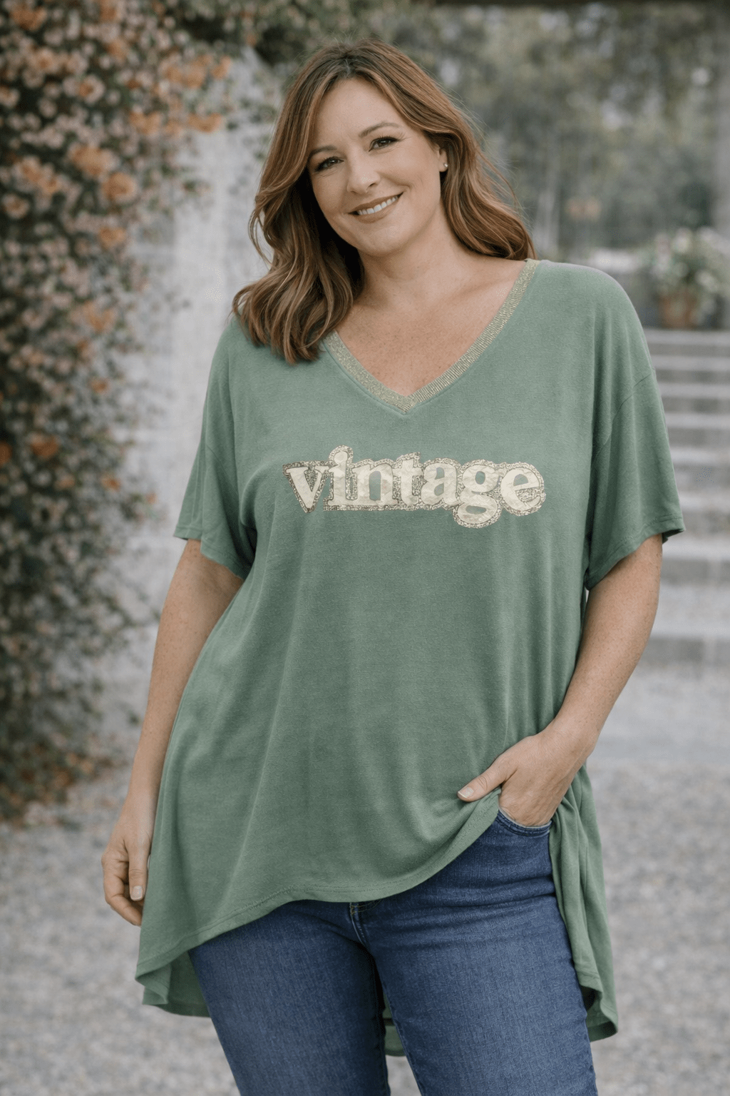 T-shirt Vintage kaki à col V pailleté, vue sur cintre