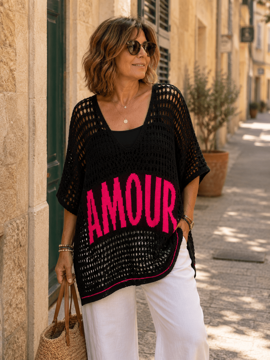 Tunique Amour noire en maille ajourée, vue portée