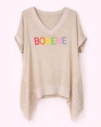 Tunique beige bohème col V avec inscription colorée BOHEME vue a plat
