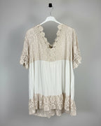 Tunique écru femme en coton avec dentelle bohème et finitions crochetées, vue de face