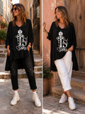 Deux looks avec la tunique Queen Good noire oversize, pantalon noir et pantalon blanc