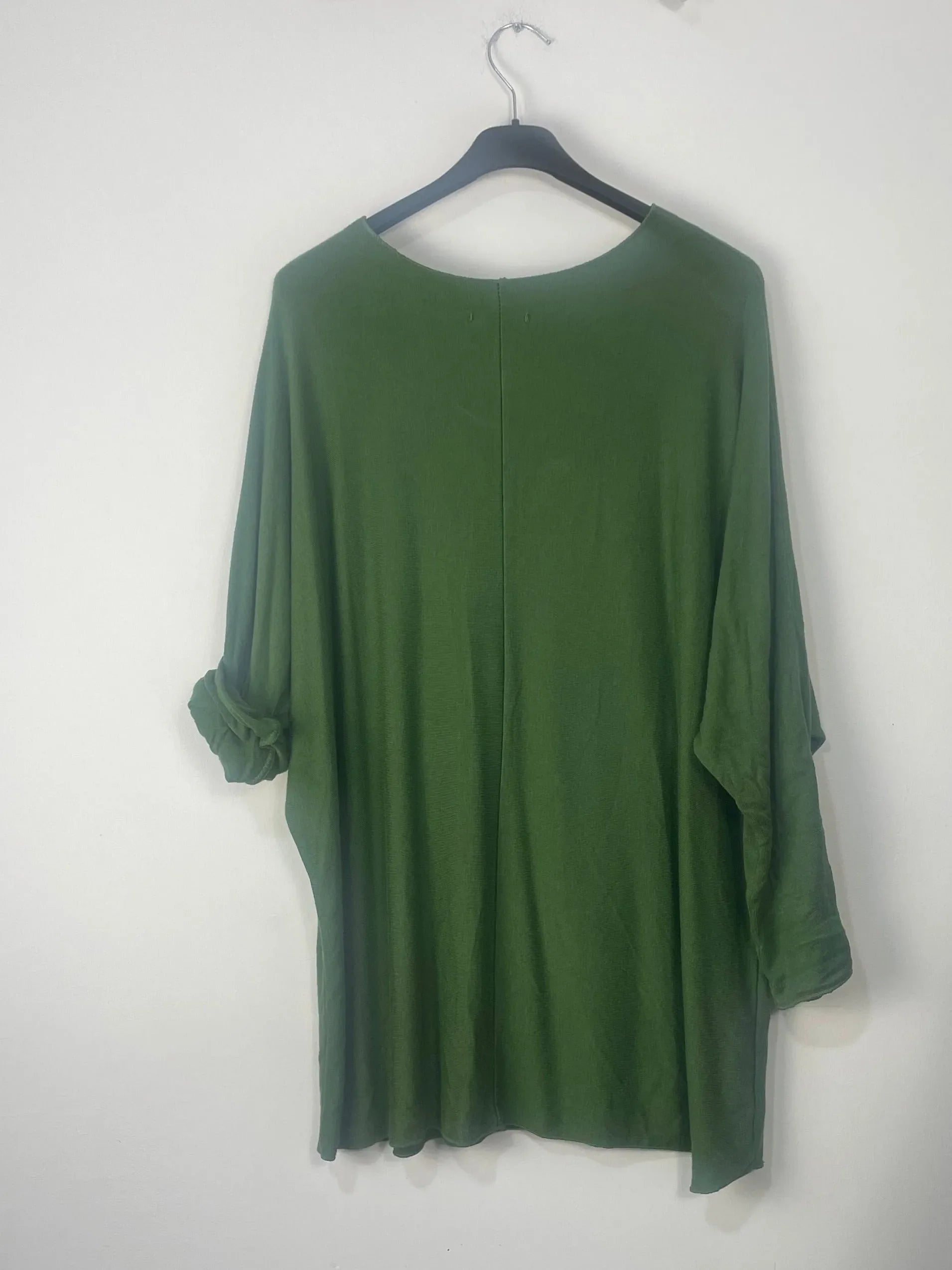 Pull oversize Amour léopard vert de dos