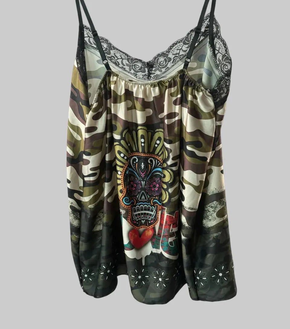 Caraco camouflage à tête de mort colorée et dentelle noire vue de dos