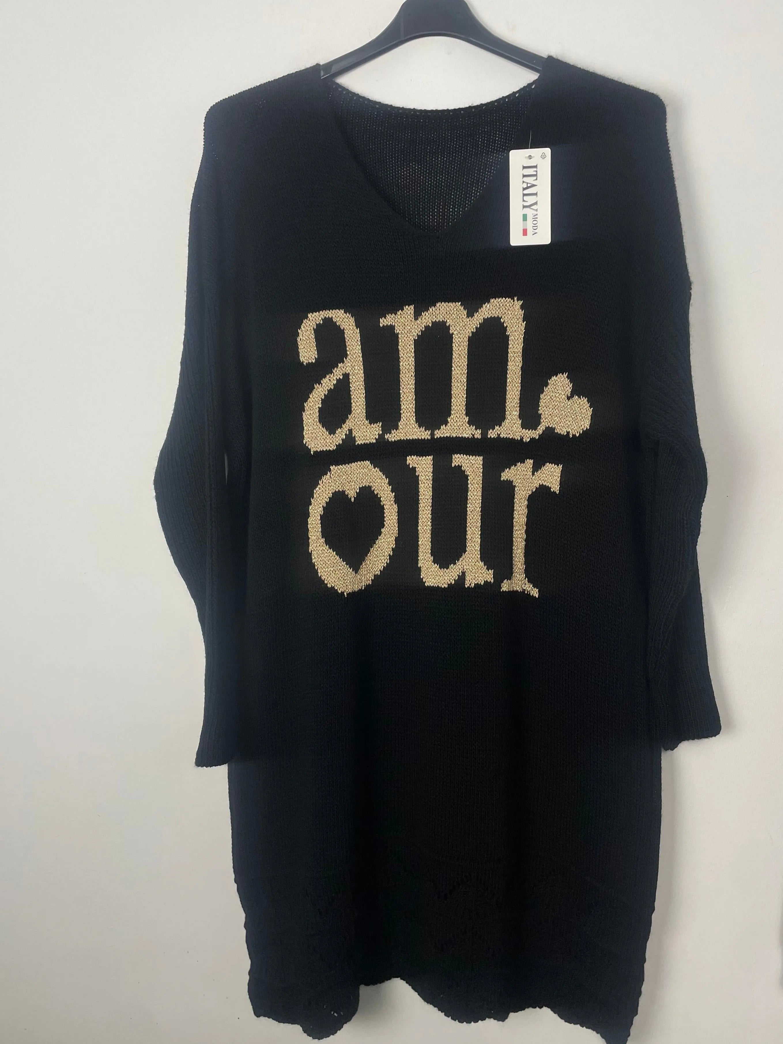 Robe pull AMOUR femme en maille, col V, coupe droite, coloris  noir  longueur midi, style cosy chic