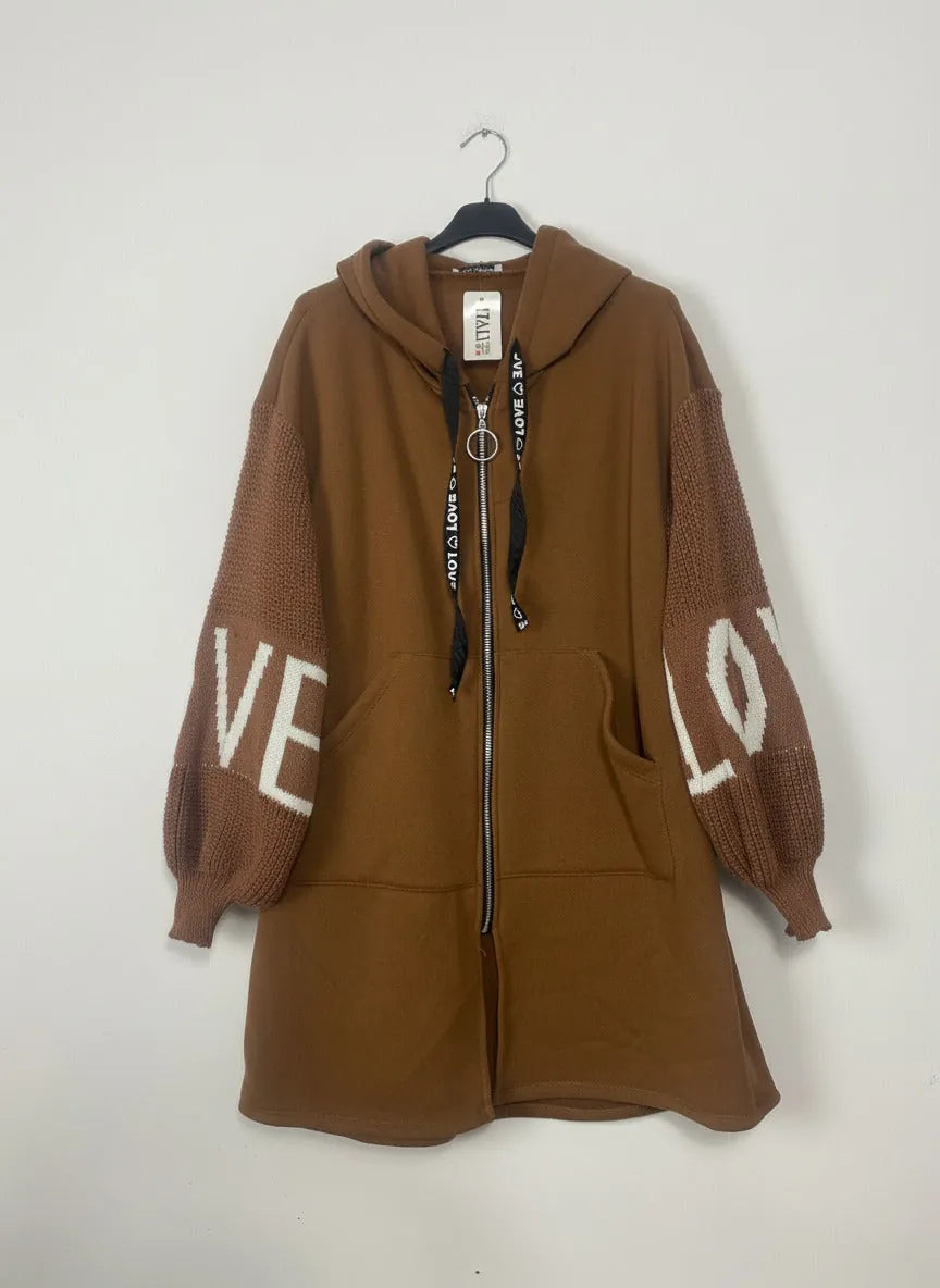 Veste sweat longue femme avec manches tricot LOVE et imprimé Stitch au dos, coupe oversize camel. vue devant